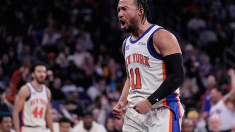 纽卡70载辉煌瞬间，30万喜鹊拥簇欢庆首冠盛典